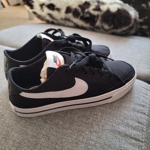 Nike ladies shoes 6.5 - Picture 1 of 7